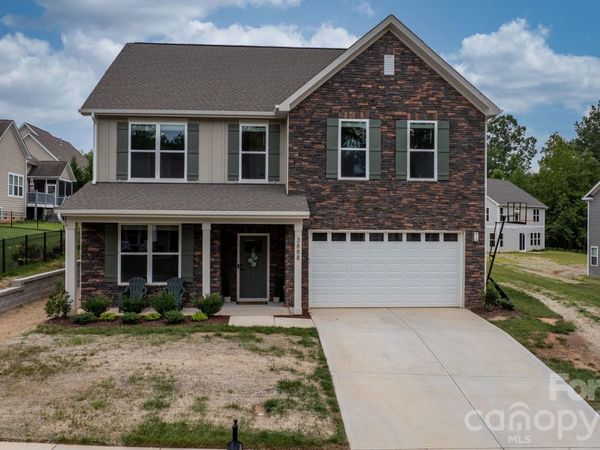 3888 12th Street NE, Hickory, NC 28601