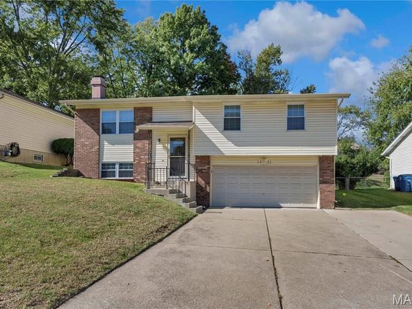 1371 McKelvey Road , Maryland Heights, MO 63043
