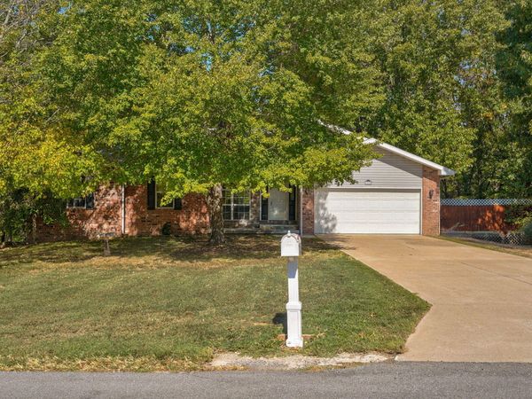 1425 S Thousand Oaks Drive , Nixa, MO 65714