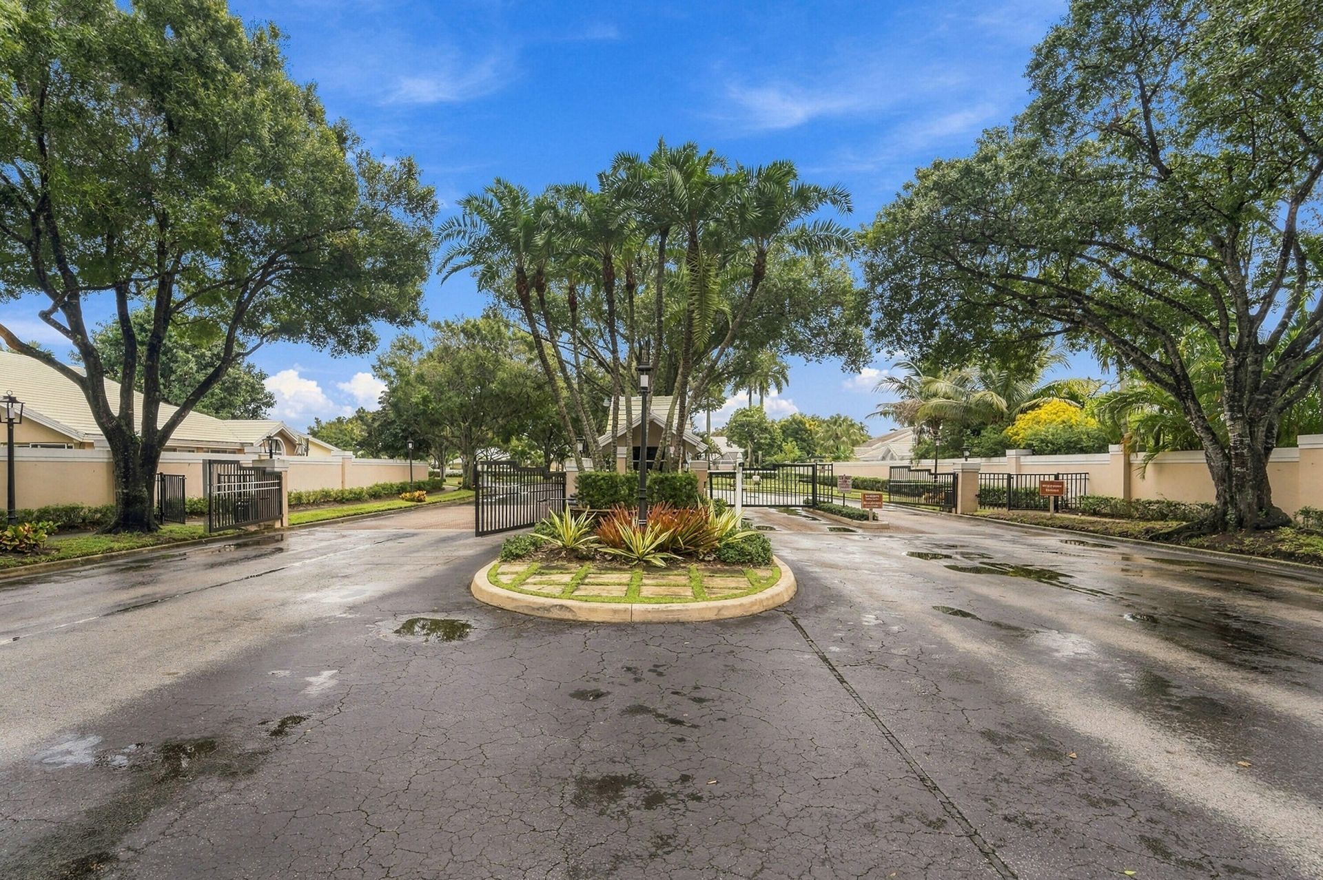 2398 Saratoga Bay Drive, West Palm Beach, FL 33409 Photo