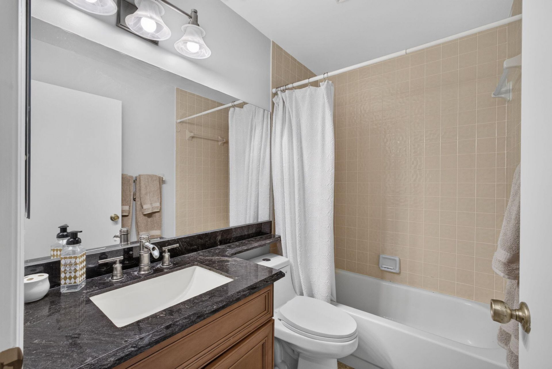 2439 Treasure Isle Drive, Unit 7, West Palm Beach, FL 33410 Photo