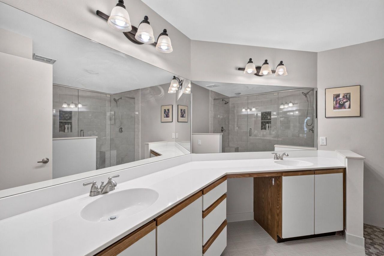 2439 Treasure Isle Drive, Unit 7, West Palm Beach, FL 33410 Photo