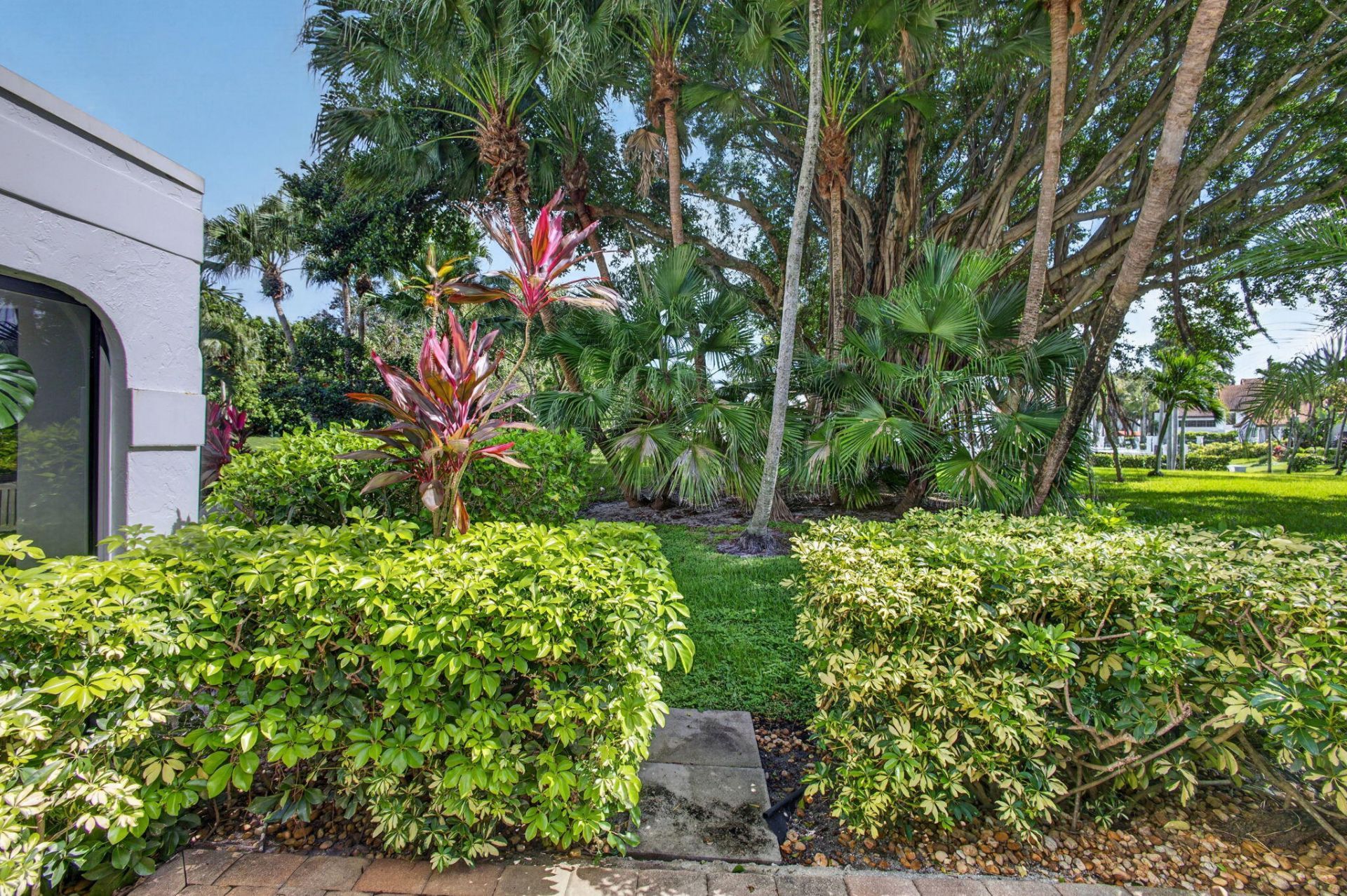 2439 Treasure Isle Drive, Unit 7, West Palm Beach, FL 33410 Photo