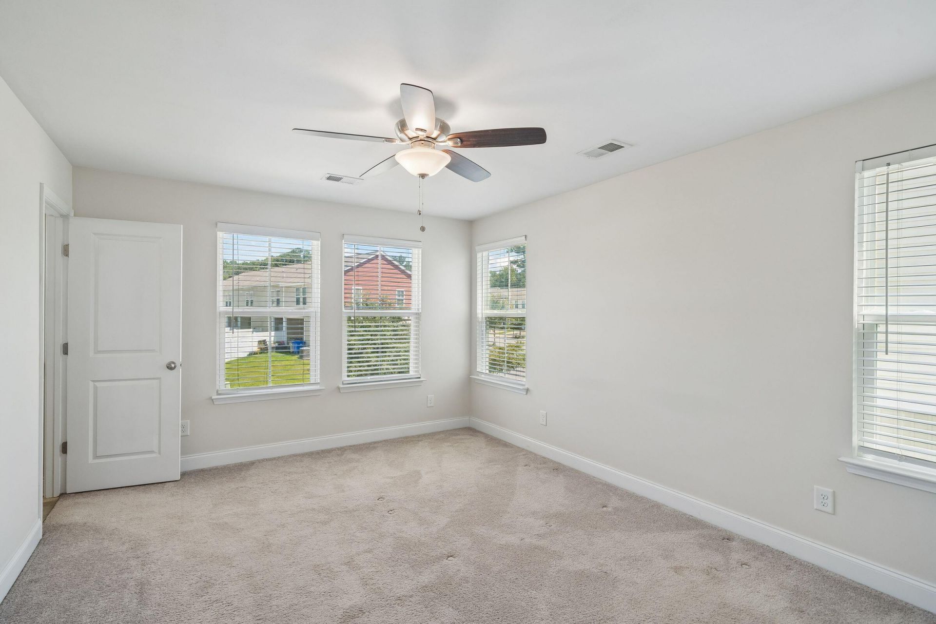 7813 Montview Road Photo 26