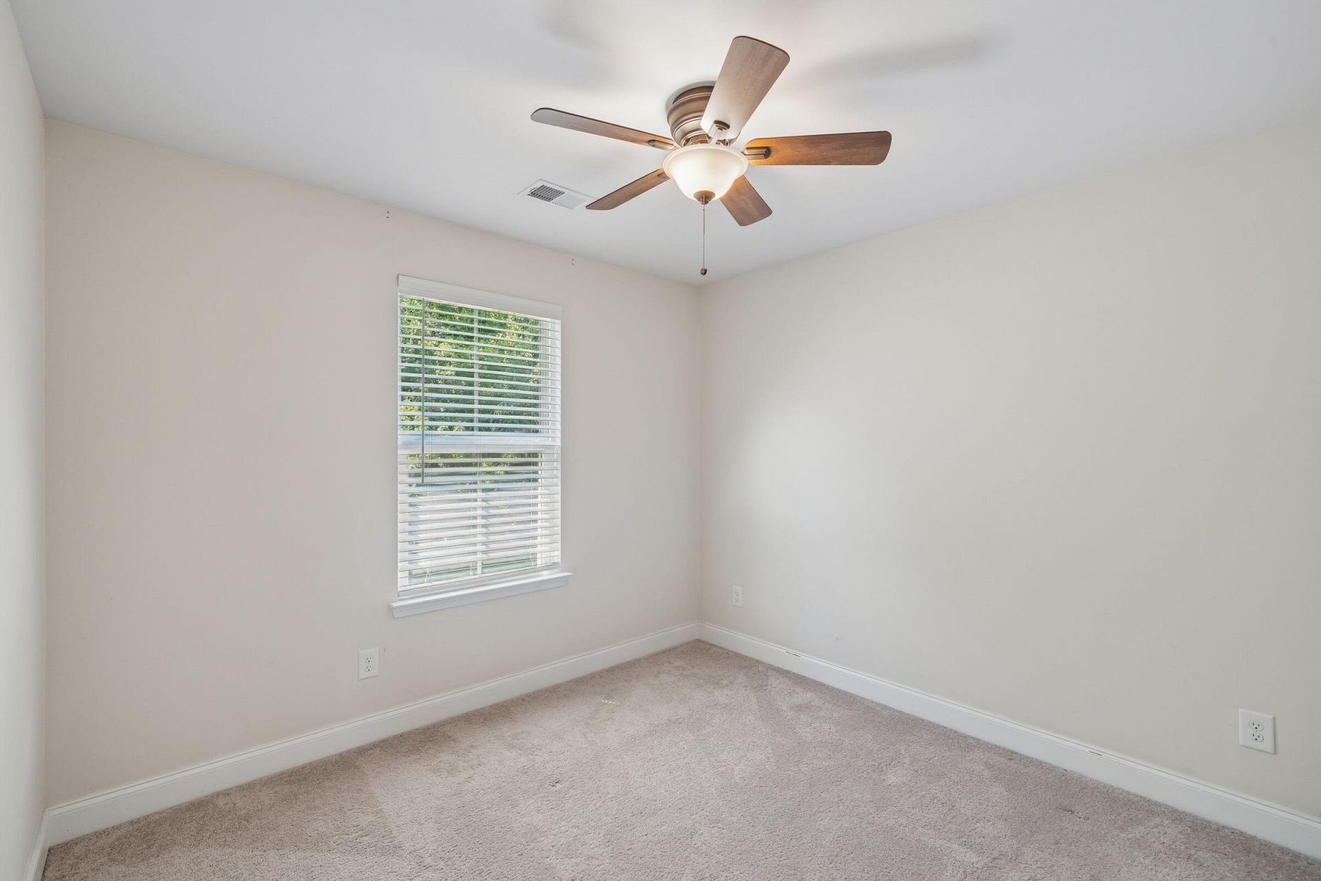 7813 Montview Road Photo 32
