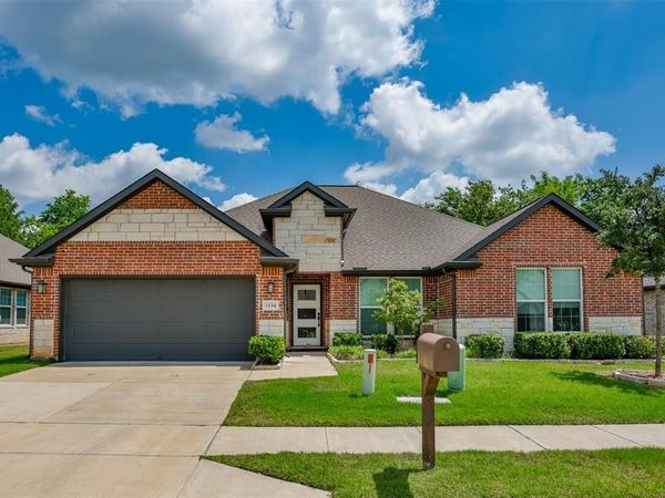 1134 Vintage Avenue, Gainesville, TX 76240