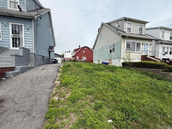1517 Adee Avenue , Bronx, NY 10469