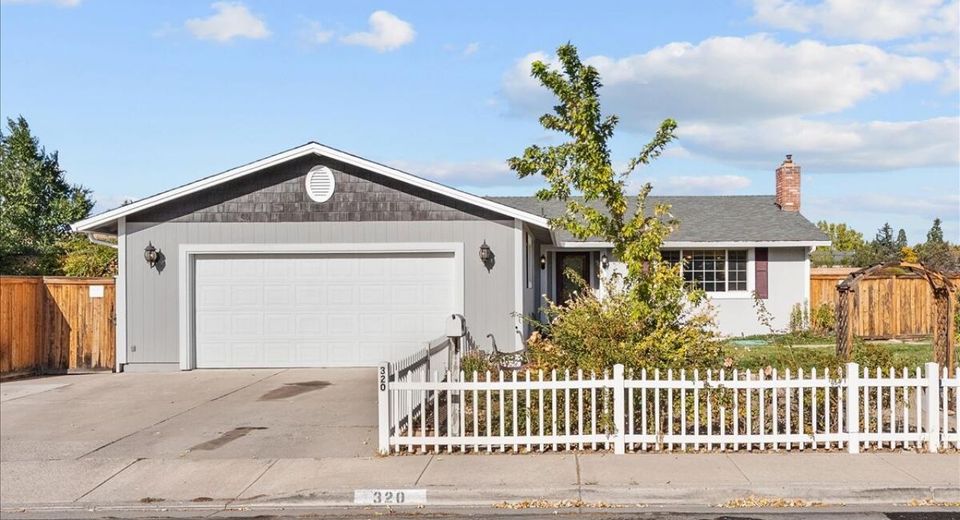 320 E Gault Way, Sparks, NV 89431 Photo