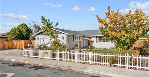 320 E Gault Way, Sparks, NV 89431 Photo
