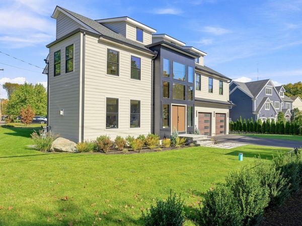 8 Noanett Rd, Needham, MA 02494