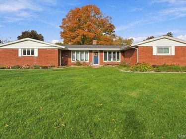 1307 Kra Nur Drive , Burton, Mi 48509