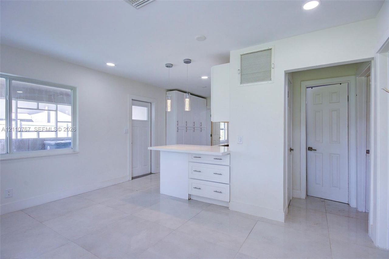 5305 Cleveland Rd , Delray Beach, FL 33484 Photo