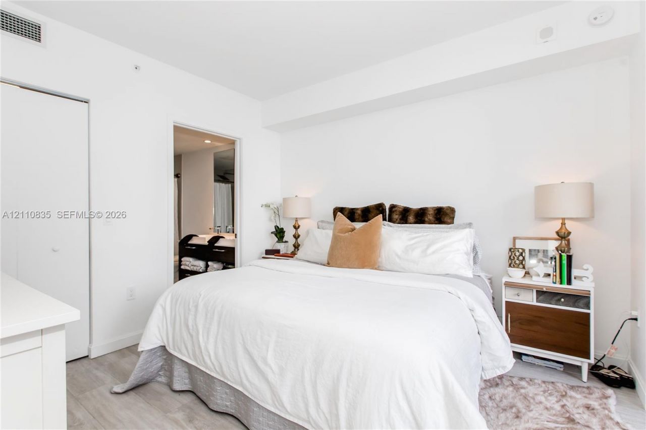 55 SW 9th St , Unit 2501, Miami, FL 33130 Photo