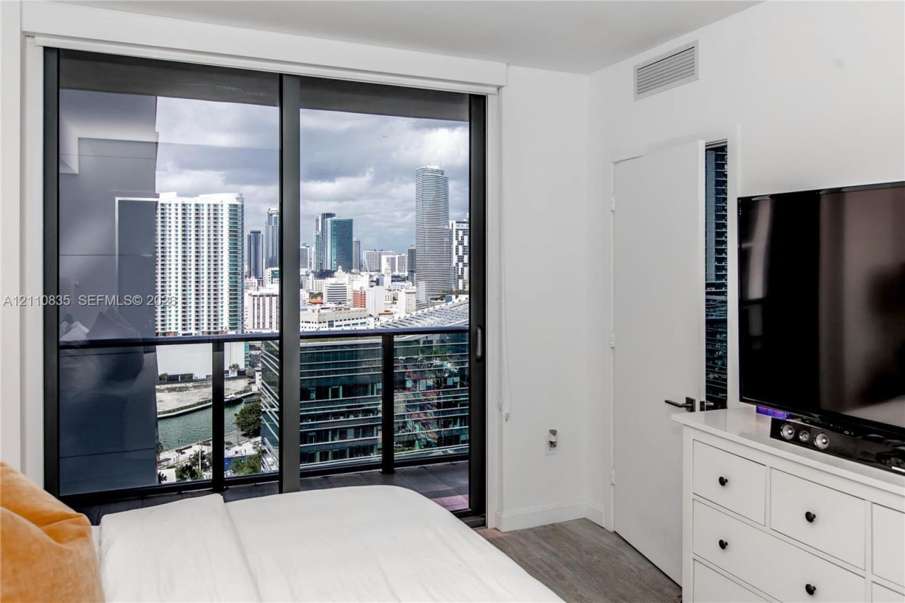 55 SW 9th St , Unit 2501, Miami, FL 33130 Photo
