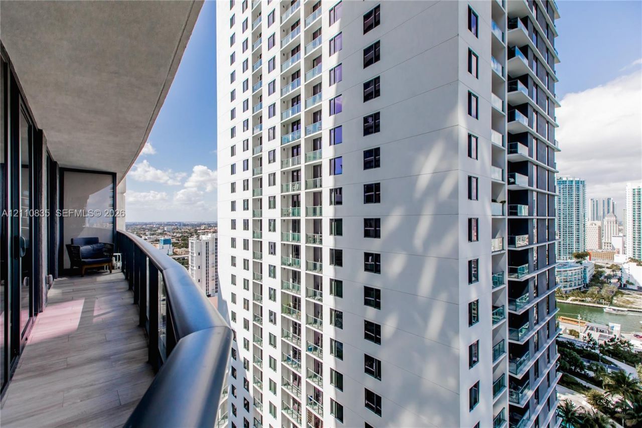 55 SW 9th St , Unit 2501, Miami, FL 33130 Photo