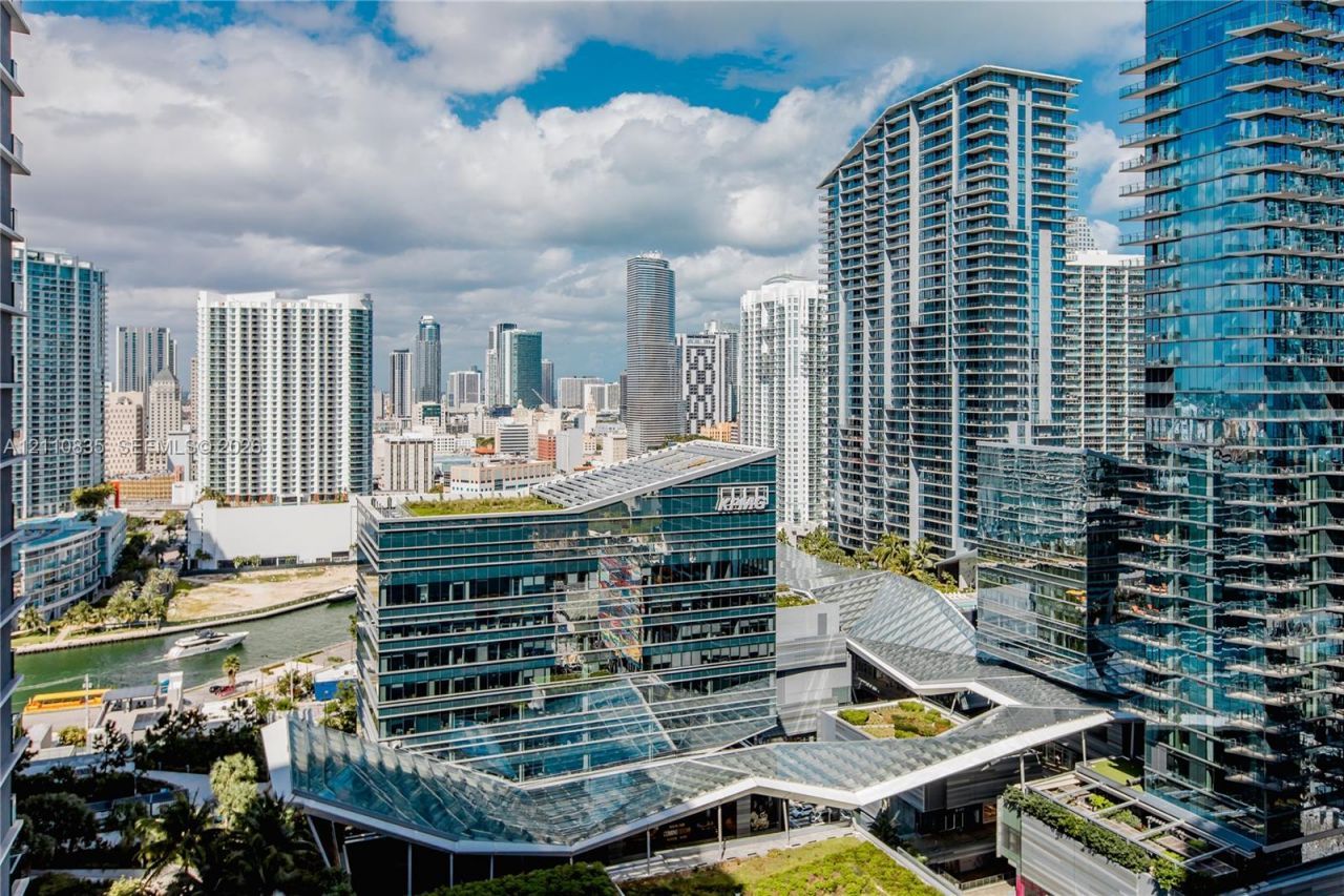 55 SW 9th St , Unit 2501, Miami, FL 33130 Photo