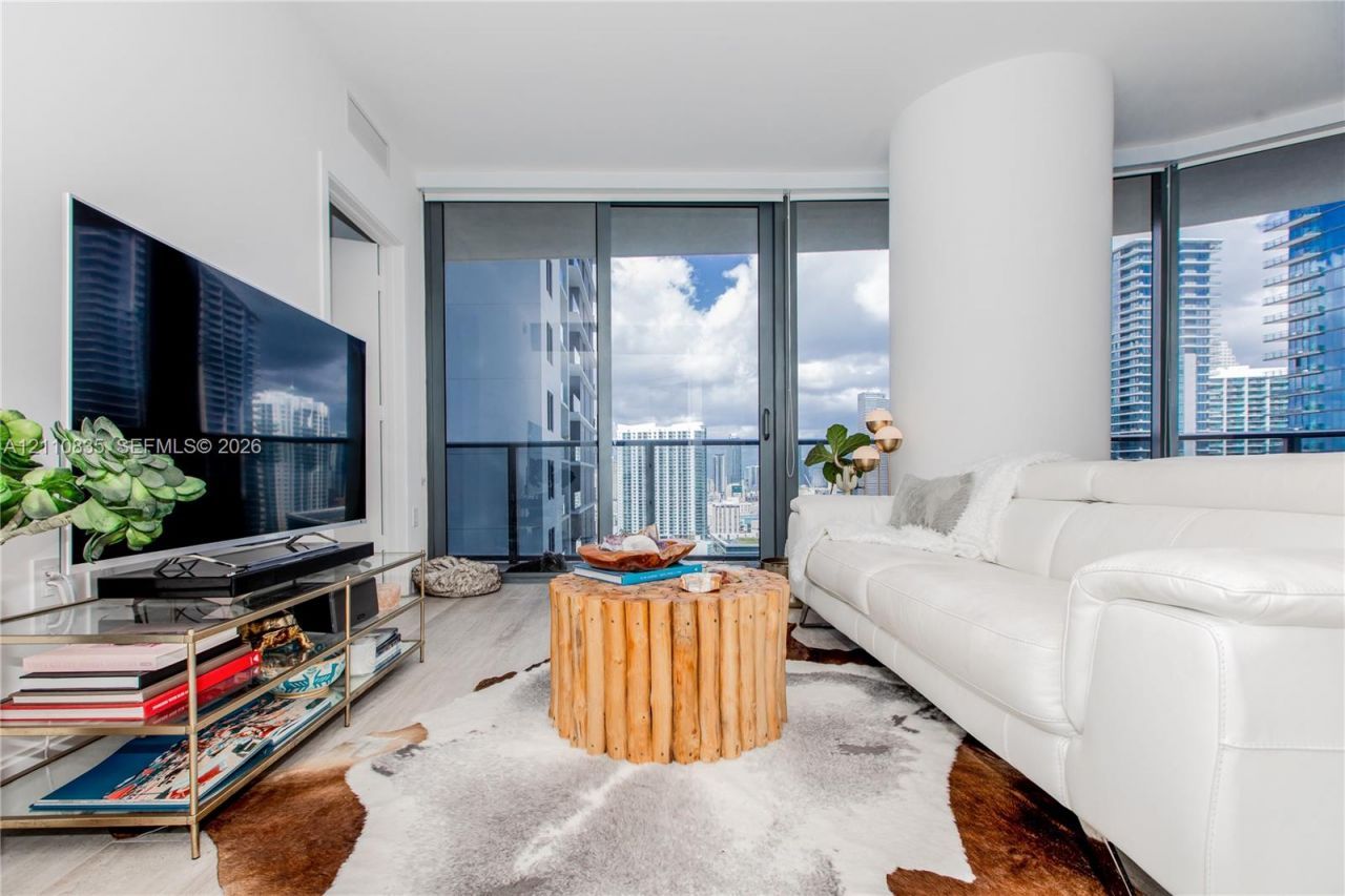 55 SW 9th St , Unit 2501, Miami, FL 33130 Photo