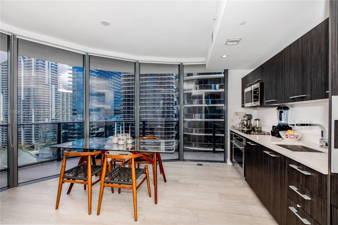 55 SW 9th St , Unit 2501, Miami, FL 33130 Photo