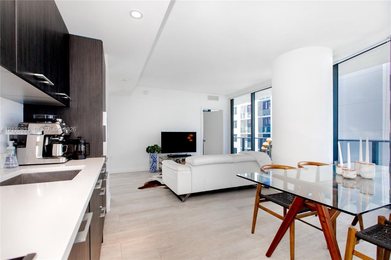 55 SW 9th St , Unit 2501, Miami, FL 33130 Photo