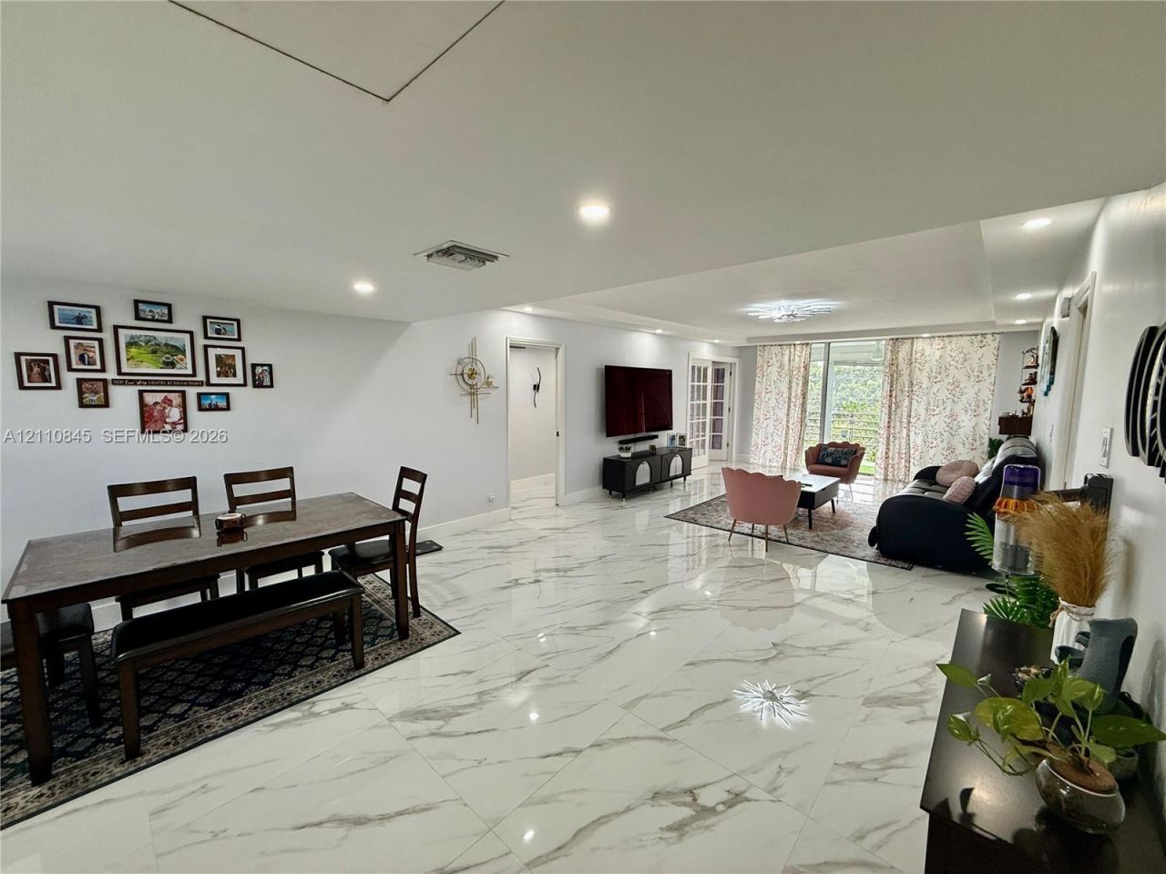 565 Oaks Ln, Unit 410, Pompano Beach, FL 33069 Photo