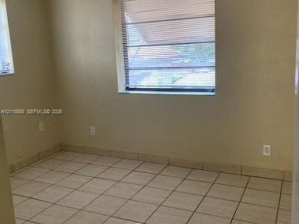 1676 SW 10th St , Miami, FL 33135