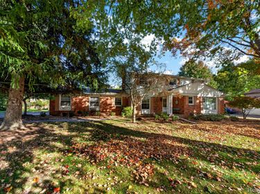 5533 Priory Lane, Bloomfield Township, Mi 48301