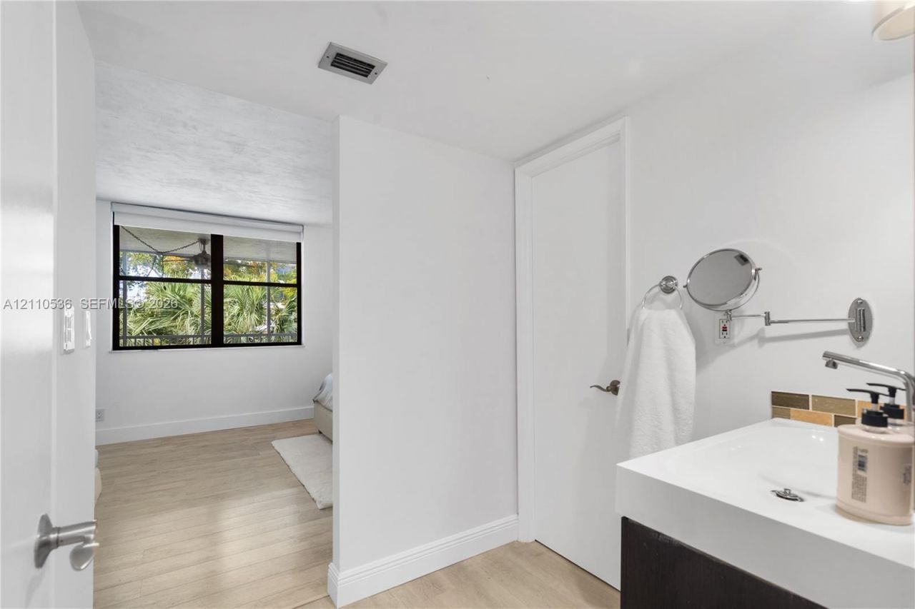3350 NE 192nd St , Unit 4Q-B, Aventura, FL 33180 Photo