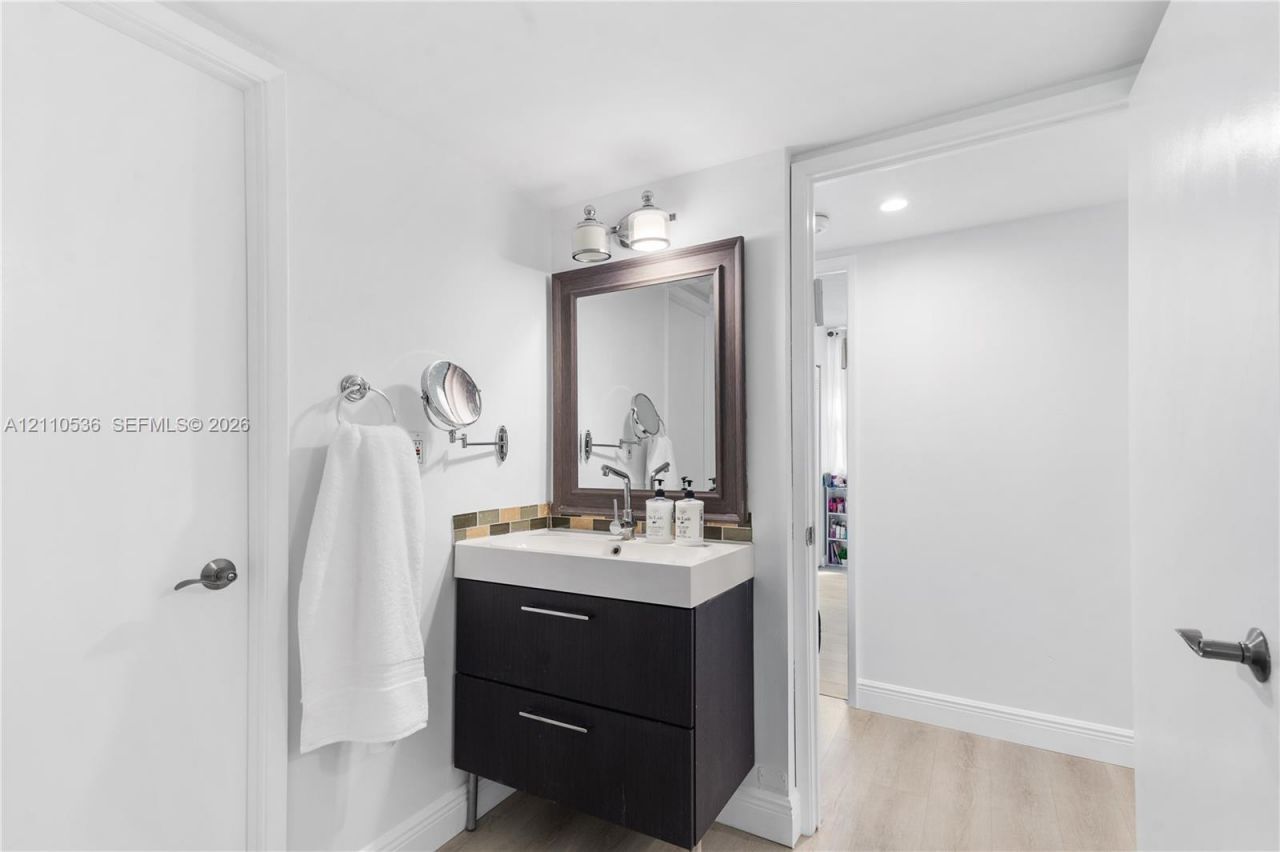 3350 NE 192nd St , Unit 4Q-B, Aventura, FL 33180 Photo