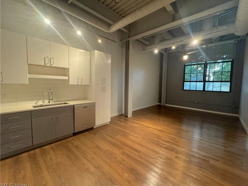 1587 E 31st Street , Unit 121, Cleveland, OH 44114 Photo 1