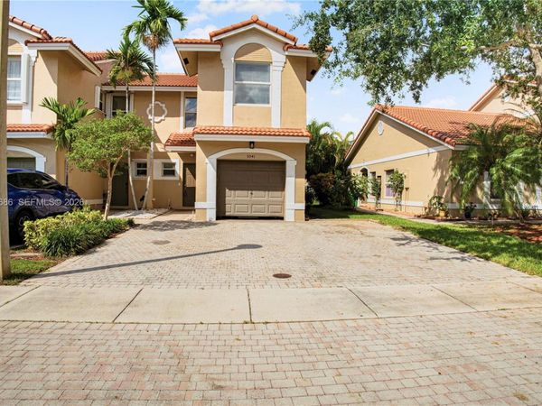 5541 NW 90th Ter , Sunrise, FL 33351