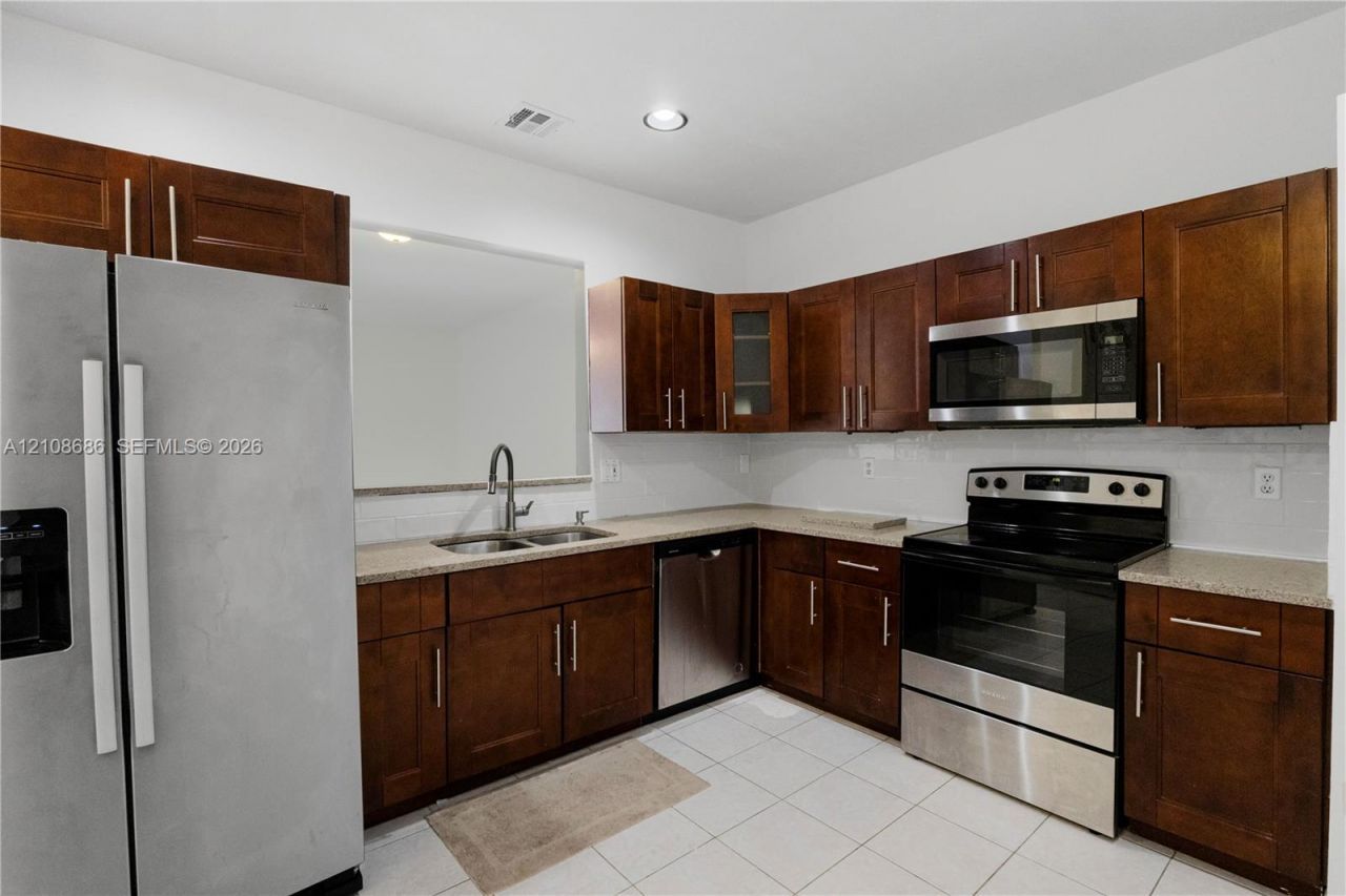 5541 NW 90th Ter , Sunrise, FL 33351 Photo