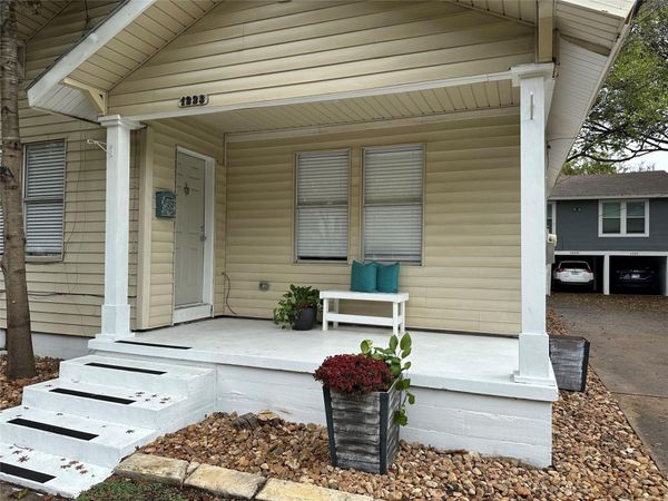 1223 S Austin Ave S, Georgetown, TX 78626