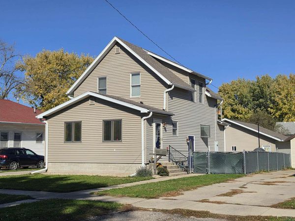 917 8TH ST, Sheldon, IA 51201