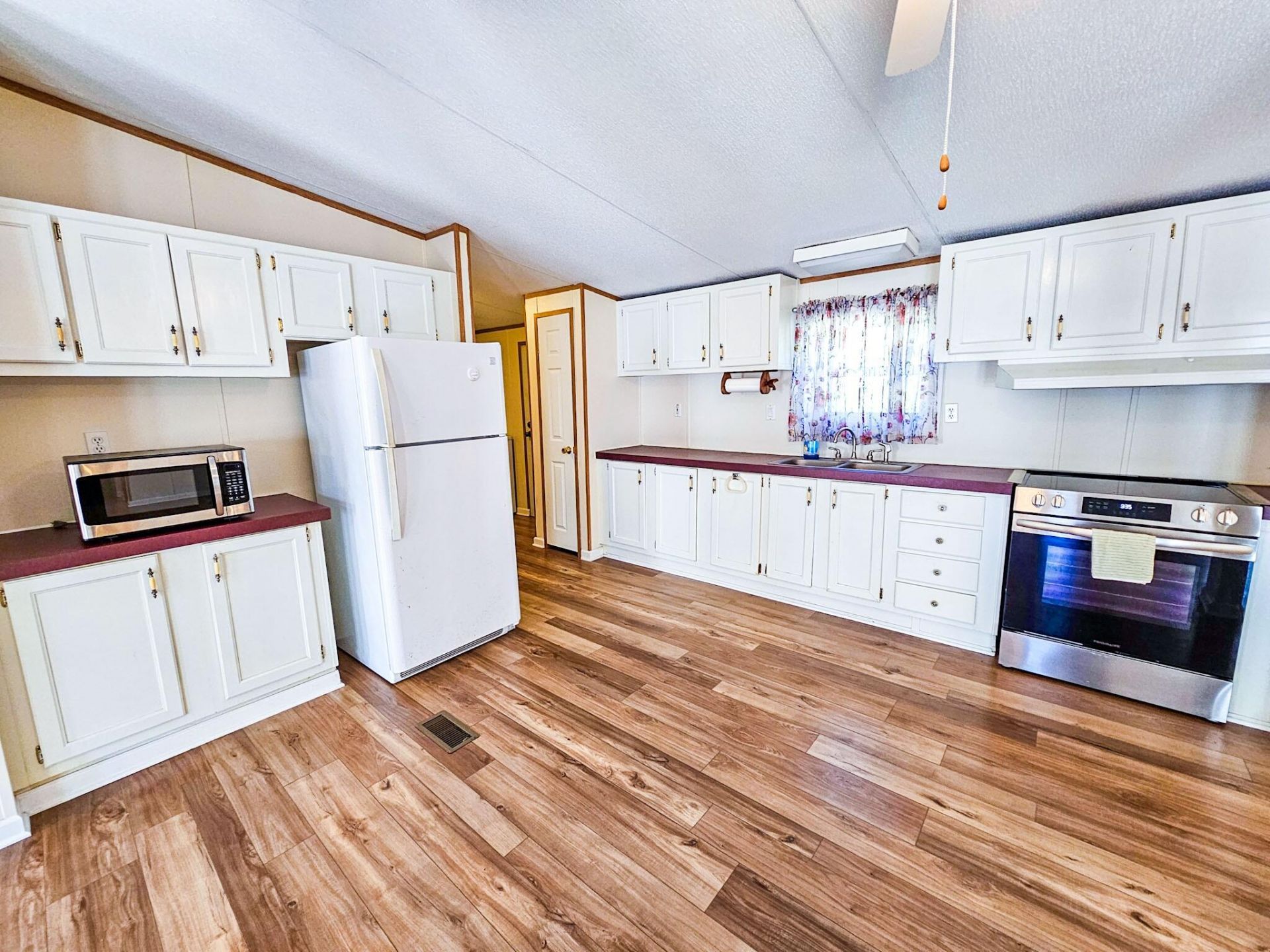 817 Catawba Hill Court Photo 10