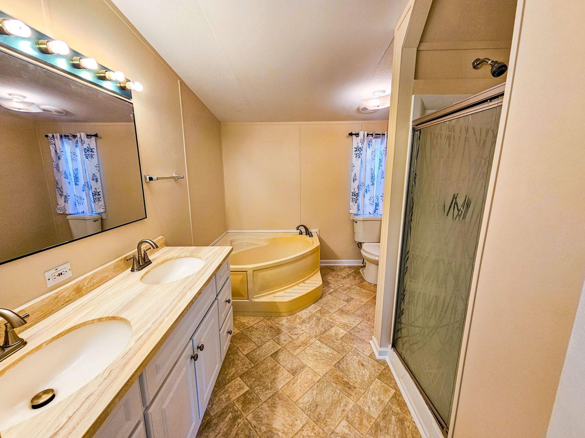 817 Catawba Hill Court Photo 20