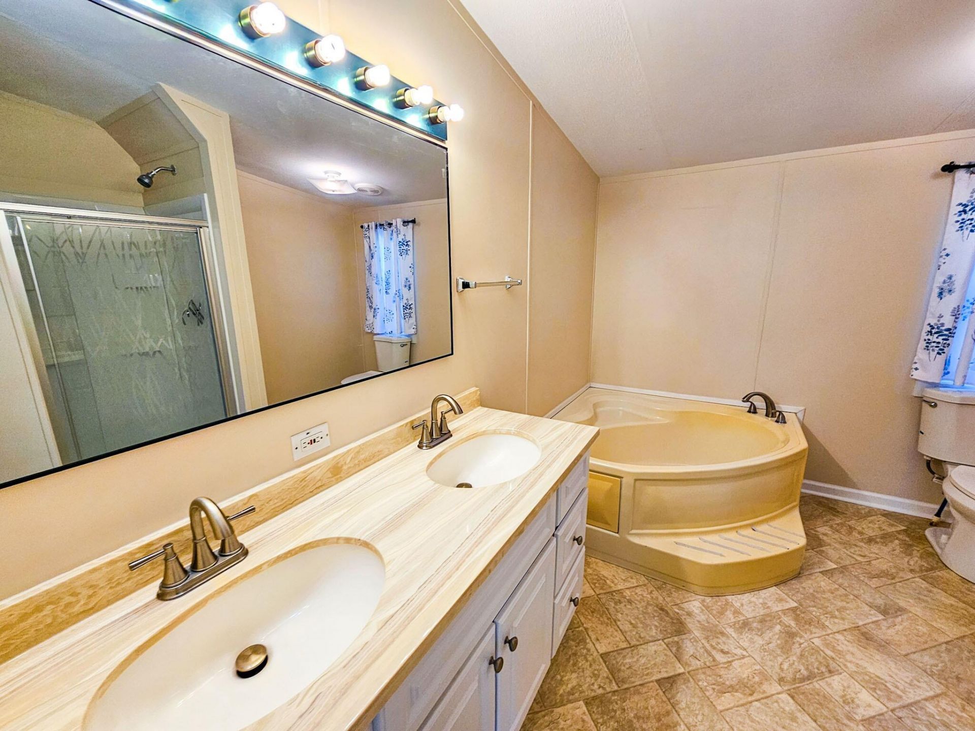 817 Catawba Hill Court Photo 21