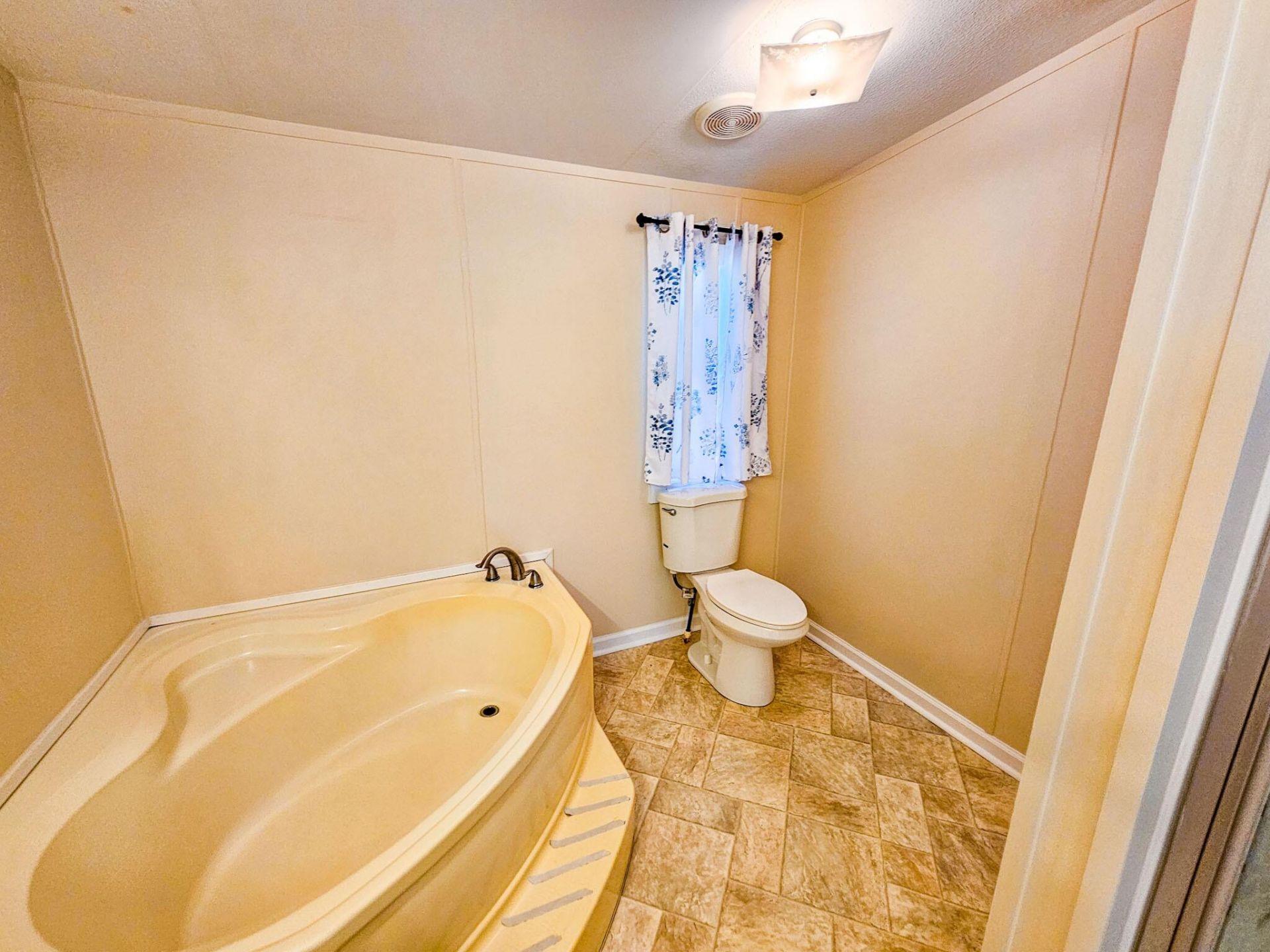 817 Catawba Hill Court Photo 22