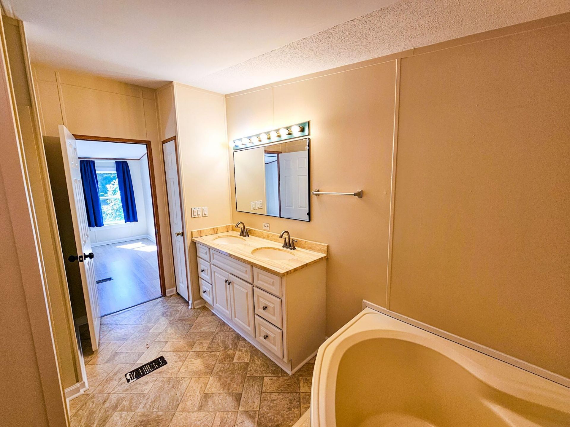 817 Catawba Hill Court Photo 23