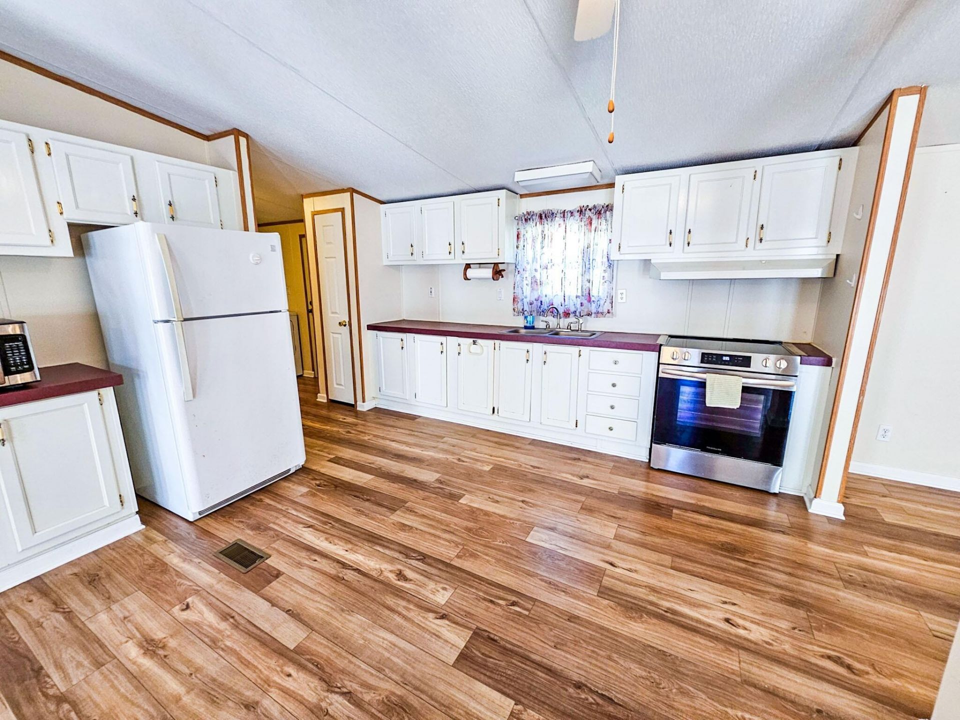 817 Catawba Hill Court Photo 9