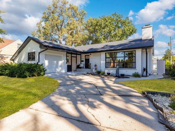 9525 Parkside Avenue, Oak Lawn, IL 60453