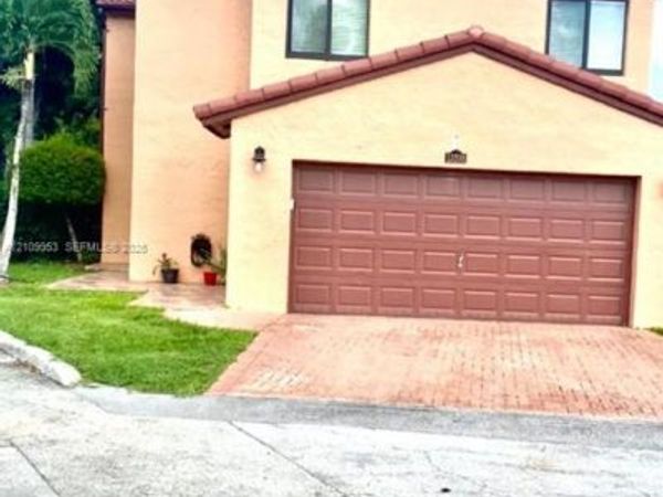 13208 SW 10th Ln , Miami, FL 33184