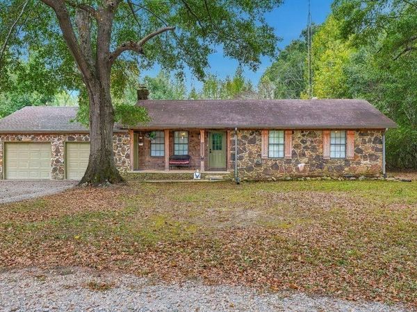 4240 County Road 5 , Florence, AL 35633