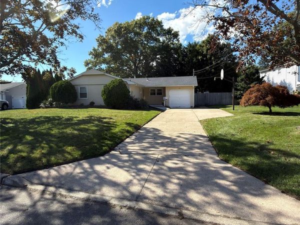 Sayville, NY 11782