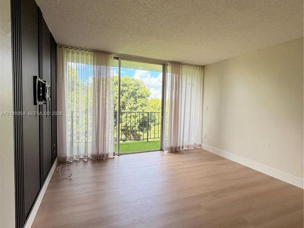 8801 W Flagler St , Unit 309, Miami, FL 33174