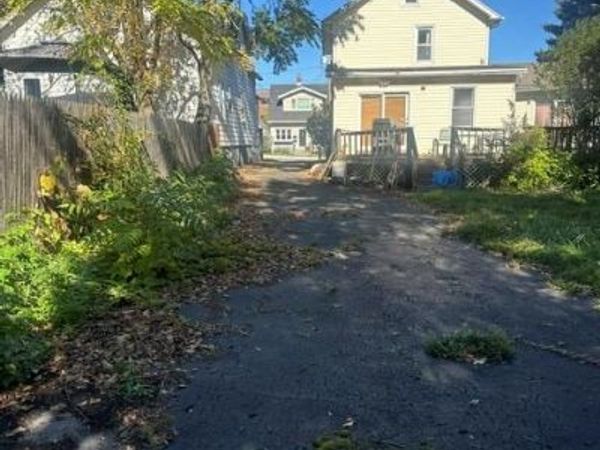 16 Amsterdam Ave, Colonie, NY 12204
