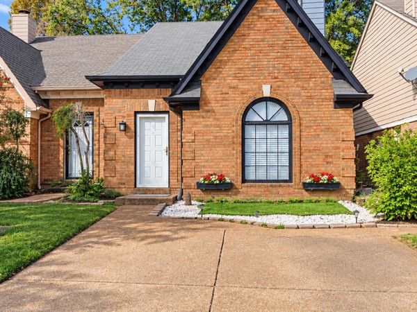 1615 OLD MILL STREAM DR, Cordova, TN 38016