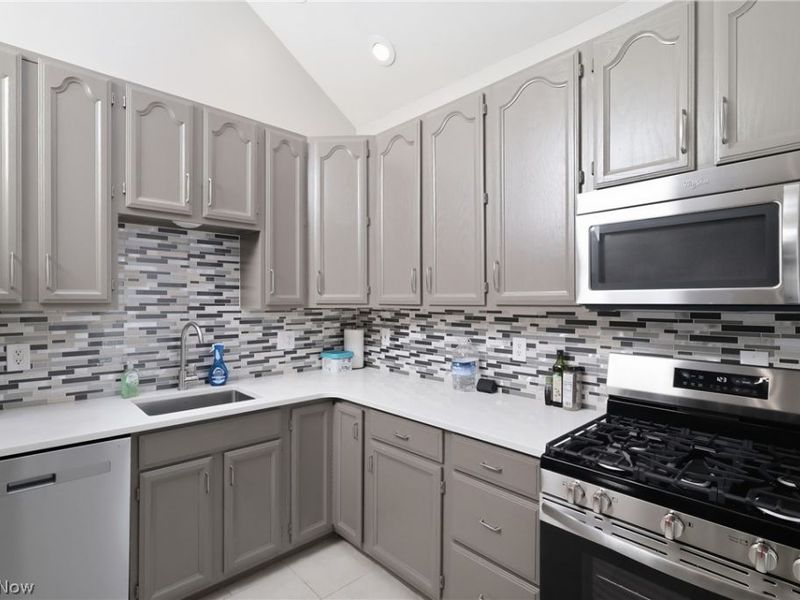 1726 W 31st Place, Cleveland, OH 44113 Photo 11