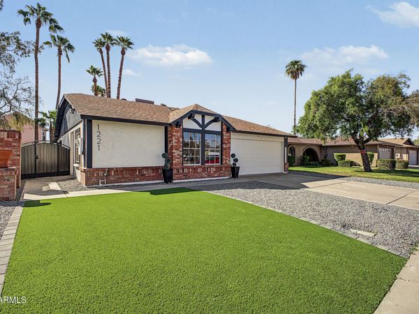 1221 W SHAWNEE Drive, Chandler, AZ 85224