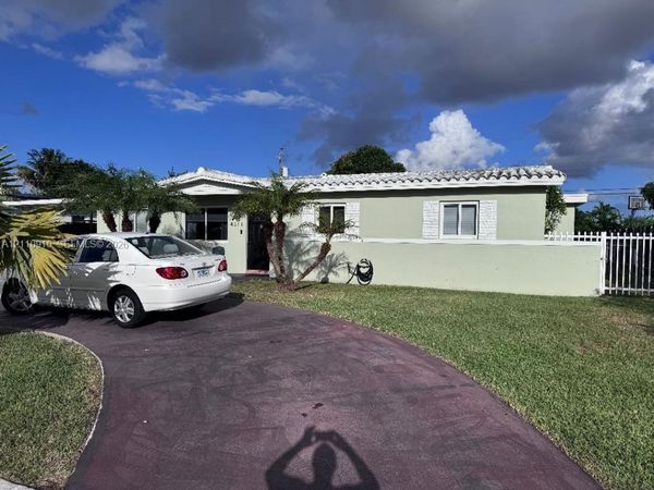 4311 SW 97th Pl , Miami, FL 33165