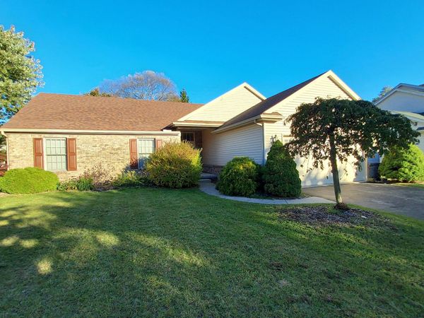 2220 Deerpointe Drive, Toledo, OH 43617